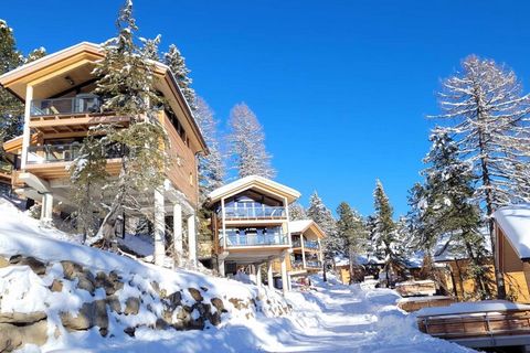 Ervaar de charme van het alpine leven in dit prachtige chalet van massief hout, met 135 m² aan ruimte verdeeld over drie uitnodigende verdiepingen. Het chalet is perfect voor gezinnen of groepen en biedt comfortabel plaats aan maximaal 8 gasten en bi...