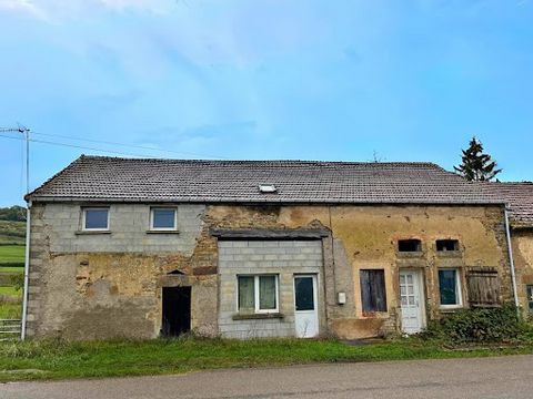 Exklusiv, Liernais-Gebiet: Landhaus zum Renovieren mit einem Grundstück von ca. 3440 m². Die Wohnfläche dieses Hauses beträgt ca. 118 m² und besteht im Erdgeschoss aus einem großen Wohnzimmer von 32 m² mit französischer Decke und einer freiliegenden ...