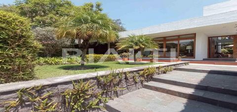 Property-COM-539 A luxury home in an exclusive urbanization in Tumbaco could be an elegant and sophisticated residence that reflects comfort and style. Here is a detailed description of it:The property is located in an exclusive urbanization in Tumba...