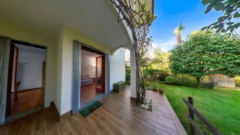 In a convenient and strategic location, a few steps from the center of Stresa and the shores of the wonderful Lake Maggiore, we offer for sale an apartment located in an elegant building from 1982, which has seen a major renovation of the facades and...