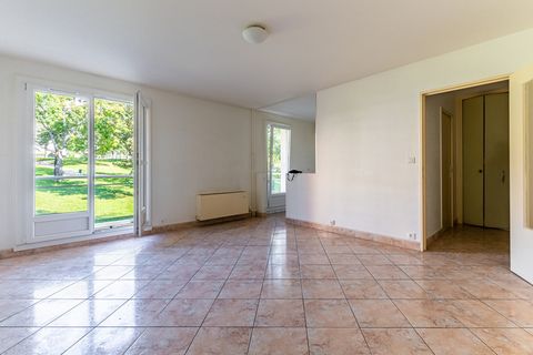 APPARTEMENT A TALANT - TYPE 1 30m2 - BALCON 6m2 Venez découvrir ce bel appartement Type 1 de 30m2 avec un balcon dans un beau cadre de verdure situé Avenue de la Citadelle à Talant, immeuble de 1975 très bien entretenu et sécurisé, au 2ème étage avec...