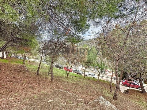 **Urban Plot in Torrox Pueblo Unique Opportunity** Discover this magnificent 650 m² plot in Torrox Pueblo, recognized for being the Best Climate in Europe. Strategically located near schools, an institute, residential areas and shops, and just 5 minu...