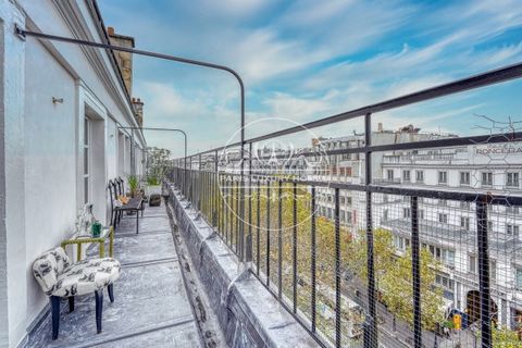 IN VENDITA PARIGI 2° - RICHELIEU-DROUOT - BALCONE TERRAZZA CON VISTA - Nel cuore di Parigi e vicino a Place de l'Opéra e alla Borsa, in una zona vivace con ristoranti e teatri, al 5° piano con ascensore di un bellissimo edificio del 1850 con custode,...