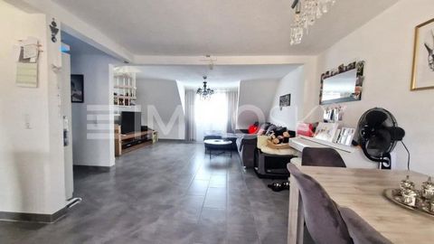 Diese frisch renovierte 3-Zimmer-Wohnung bietet auf ca. 67 m² Wohnfläche ein modernes und komfortables Zuhause, ideal für Singles oder Paare. Besonders attraktiv ist die Lage für Berufspendler, da sich die Wohnung nur wenige Gehminuten von Mercedes-B...