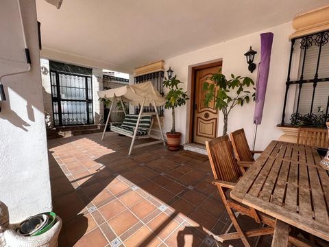 Located in Nueva Andalucía. Discover comfort in this semi-detached house located in the picturesque La Campana, Nueva Andalucía. Spanning an impressive 190m2 of built space on a generous 238m2 plot, this property is designed to cater to all your life...