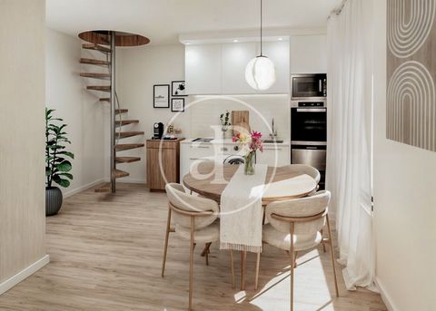 EXTERIOR LOFT IN THE PROCESS OF BEING REFURBISHED IN BARRIO SALAMANCA Great investment opportunity! Charming loft on two floors, super bright, brand new. It consists of 50 m², it is a fourth floor with lift. Recently, it is in the process of reform, ...