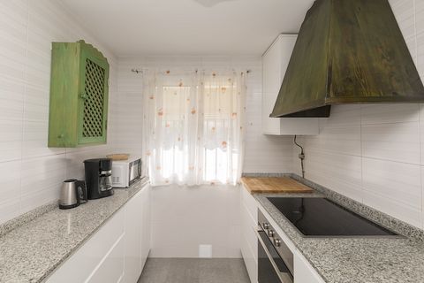 If you feel like exploring the south of Spain and enjoy the gastronomy of the area, this house is ideal for you. The property has two furnished terraces so that you can enjoy a delicious breakfast with your companions or to extend the evenings. There...