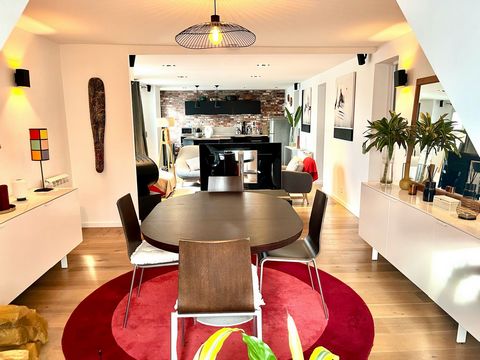 Magnifique loft de 86m2 au coeur de Paris. Récemment rénové avec climatisation dans la chambre principale et entièrement équipé de matériel de marque, c'est un endroit très chaleureux avec cheminée et une grande cuisine pour les chefs ! L'appartement...