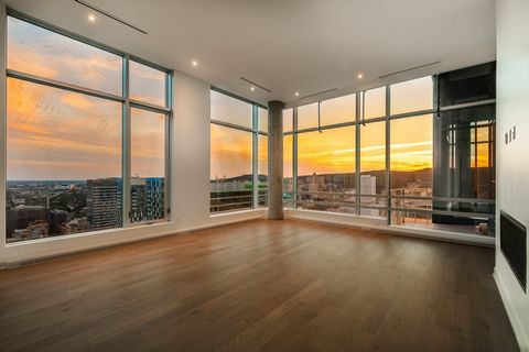 Solstice is a prestigious building in downtown Montreal on de la Montagne street. The penthouse unit features big floor-to-ceiling windows with stunning views, in addition to high-end amenities it offers easy access to transportation, shops, restaura...