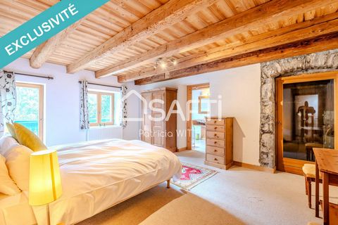 Discover this exceptional chalet of 395m2 + 143m2 of annexes, ideally located in La Chapelle d'Abondance, close to the ski slopes, hiking trails and shops. Located on a plot of 1196m2, this rare property offers 6 en-suite bedrooms, an independent apa...