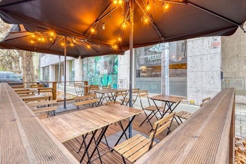 Fond de Commerce d'un restaurant Sushi Bar avec terrasse dans le centre de Matosinhos Sul. Situé dans l'épicentre de Matosinhos, à 500 m de la plage, à côté de l'avenue principale où se trouvent le métro et une variété de bâtiments résidentiels et co...