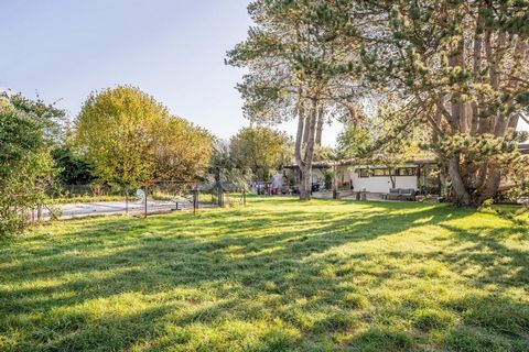 Réf. 876MR: A Saint-Genis-Pouilly, in una posizione tranquilla, sarete affascinati da questa casa a un piano su un terreno di 1800 m2 con permesso di costruzione, di cui 530 m2 sono attualmente in fase di divisione. Si compone di una cucina completam...