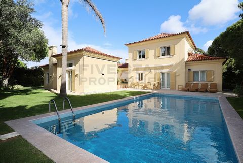 Magnificent villa in Quinta da Marinha - Cascais Within the most prestigious condominium in Cascais, Quinta da Marinha , we find this fantastic property surrounded by green areas, golf courses, and within walking distance of the famous Guincho beach....