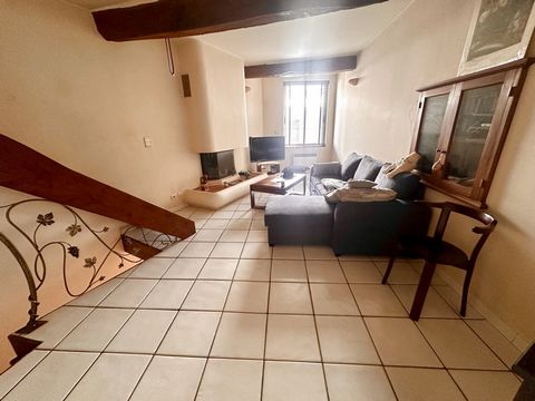 Your Ostium real estate agency offers for sale in the heart of the village of PELISSANNE: A beautiful village house type 2/3 of about 66m2 comprising on the ground floor: a beautiful kitchen/dining room, on the first floor, a pleasant living room wit...