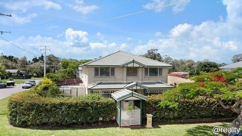 SELF CONTAINED GRANNY FLAT + SPARKLING INGROUND POOL + SIDE ACCESS Please include both email and mobile when enquiring. Centrally located to the amenities ( East of Bloomfield street ) and offering Dual living potential , this oversized home with alm...