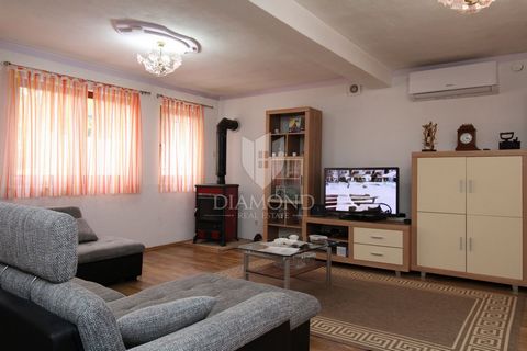 Location: Primorsko-goranska županija, Rijeka, Trsat. Rijeka, Comfortable Apartment in a Sought-After Location A spacious apartment of 115.96 m², with 106.42 m² dedicated to the indoor living area, located on the raised ground floor of a building wit...