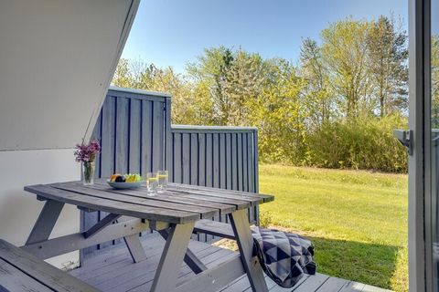 Verblijf in dit fantastische vakantiehuis in Lalandia in Rødby direct aan de Oostzee! Na een heerlijke dag spetteren in het Lalandia Aquadome en alle avonturen in de arcades, is het heerlijk om terug te keren naar je eigen vakantiehuis en wat tijd me...