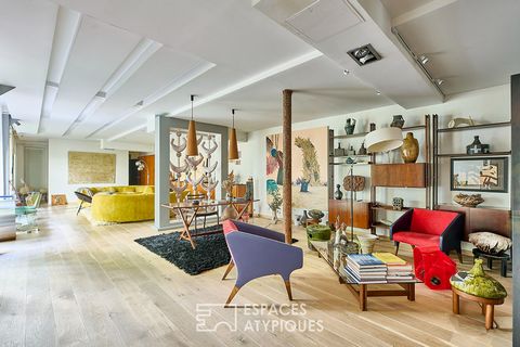 Dicht bij de Avenue Trudaine en Square d'Anvers, deze voormalige drukkerij van 210,06 m2 Carrez, omgetoverd tot een elegant loft-appartement, is gearticuleerd rond een buitenruimte van 65 m2 met bomen in exclusief gebruik. Deze authentieke plek, gere...