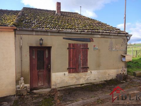 Pierre Jacquemin vous invite à découvrir cette maison de village à fort potentiel de 52m2 au sol, à rénover intégralement, située à Cemboing, sur un terrain de 1343 m2 (avec jardin + un verger de 1110m2). Au rez de chaussée de la maison, vous trouver...