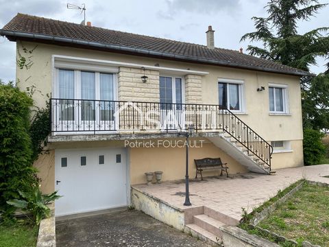 Situation au calme pour ce Pavillon T5 sur Sous-sol comprenant : A l'étage : Hall avec penderie desservant une belle Pièce de vie 36 m2 avec cheminée + insert bois, une Cuisine aménagée & équipée 13m2, le dégagement dessert 3 belles Chambres, Salle d...