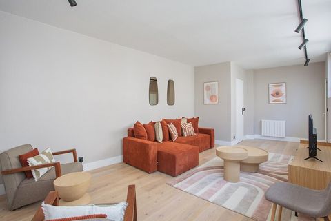 Charmant appartement, décoré avec goût et tout équipé, vous fera vivre une évasion parisienne intense et incontournable. Situé dans le célèbre 