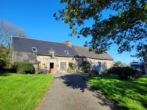 Uw Noovimo makelaar biedt ... : Ik nodig u uit om deze charmante boerderij op het platteland te ontdekken Het is met genoegen dat ik u dit stenen huis van 110 m2 presenteer, waar de charme van het oude en modern comfort elkaar ontmoeten. Zodra u binn...