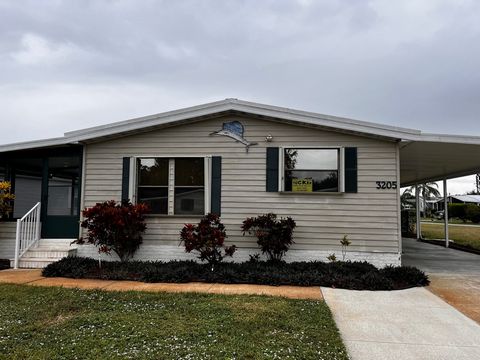 2/2 home in park place this home has been renovated in 2023 with new kitchen countertops, appliances, cabinets and sink its a must see. Huge corner lot home with a metal roof and an updated A/C unit and screened in porch next to an open porch. Inside...