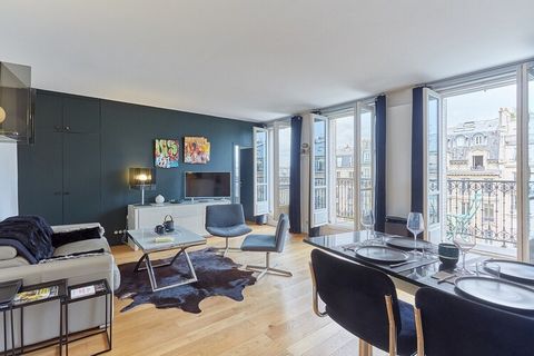 Prachtig appartement met 2 slaapkamers en 2 badkamers met adembenemend uitzicht op de Arc de Triomphe. Ideaal gelegen aan de voet van de Place de l'Etoile en de Champs Elysées, kunt u genieten van het prachtige balkon in een Haussman-stenen gebouw. U...