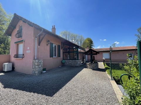 Residential house located in a quiet hamlet in the commune of Peyrat-le-Château. The house consists on the ground floor of a veranda, a fitted kitchen, a dining room, two living rooms, one of which has a wood fireplace, a bedroom and a shower room wi...