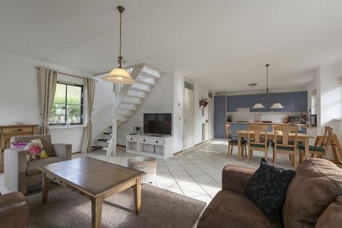 Sfeervolle 6-persoonsvilla aan zee, dichtbij het strand en de dorpskern van Callantsoog. Dit ruime vakantiehuis is een echt familiehuis. De villa is ingericht voor zes personen en van alle gemakken voorzien. Het strand en bos liggen op loopafstand en...