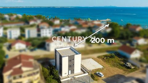 VIR, CENTRUM, LUXUEUS NIEUW GEBOUW, GEBOUW MET 3 APPARTEMENTEN, VLAKBIJ HET STRAND, UITZICHT OP ZEE   Een appartement te koop in een nieuw gebouw gelegen op de begane grond van een woongebouw met 3 appartementen, één appartement op elke verdieping. D...