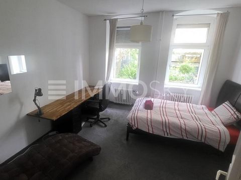 Suchen Sie eine charmante Wohnung im Erdgeschoss in ruhiger Straße von Neukölln? Willkommen in Ihrem neuen Zuhause in Berlin-Neukölln! Diese helle und optimal geschnittene Wohnung bietet Ihnen ein modernes und komfortables Wohnerlebnis in einer ruhig...