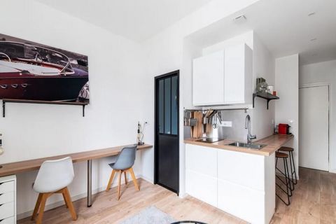 Dit moderne appartement van 27 m² biedt een comfortabel en stijlvol verblijf voor maximaal 3 personen, ideaal gelegen in de levendige wijk Gerland van Lyon, op slechts korte afstand van het Presqu'île. Het onlangs gerenoveerde appartement bevindt zic...