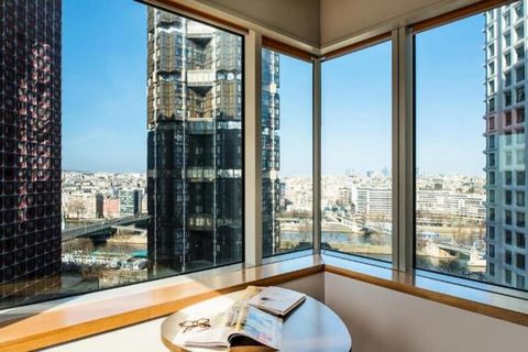 Dit 4-sterrenaparthotel is ideaal gelegen in het hart van Parijs en biedt een prachtig panoramisch uitzicht op de iconische bezienswaardigheden van de stad, waaronder de Eiffeltoren. Met een ruim aanbod aan appartementen, van knusse studio's voor twe...