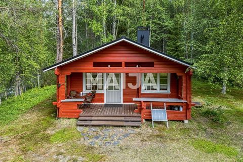 For sale very good log cabin in a quiet location in Ylikiiming Isosaari, on the banks of the beautiful Kiiminki River. This idyllic leisure destination combines the peace of nature, functional space solutions and a unique river landscape. The main ho...