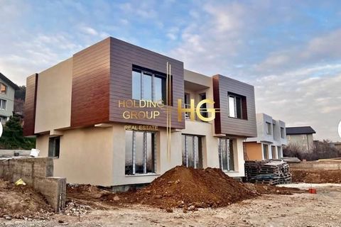 HOLDING GROUP real estate presents to your attention a two-storey newly built house with a modern look in the area of Akchelar. It is located on a plot of land with an area of 500 sq.m., and its total built-up area is 162 sq.m. The layout is as follo...