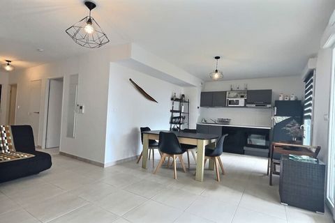 Enjoy a relaxing seaside holiday in this 59 m² modern apartment located in a secure residence in Sérignan-Plage, just a short walk from the sandy beach. Ideal for up to 5 guests, it features two bedrooms, two private terraces, Wi-Fi, and air conditio...