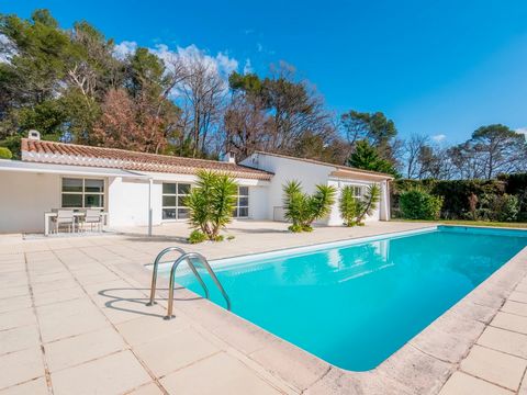 Valbonne  Élégante Villa Contemporaine de Plain-Pied avec Pisci