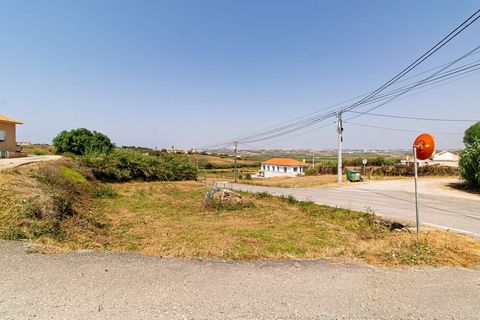 Cond_ LA VALEUR AJOUTÉE DU BIEN : Terrain plat d’une superficie de 527m², avec une excellente orientation solaire, inséré dans une zone urbanisable, à proximité des plages, à 18 km du village d’Ericeira. DESCRIPTION DE LA PROPRIÉTÉ : le. Superficie 5...