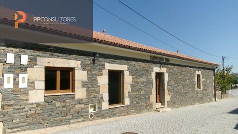 Städtisches Gebäude, das einem Gebäude mit 2 Etagen entspricht, das für den Handel bestimmt ist, in Valongo dos Azeites – São João da Pesqueira.~~ ~~Es befindet sich im Zentrum des Ortes und der Gemeinde Valongo dos Azeites und verfügt über die grund...