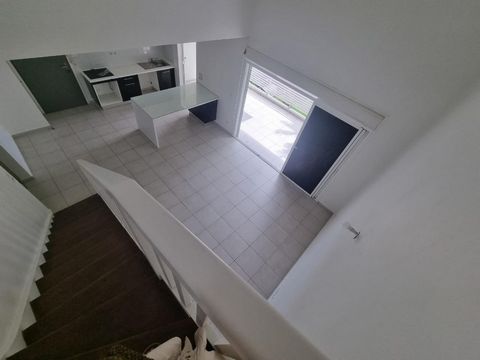 SCHOELCHER Enclos – T4 duplex avec vue mer 1490 €