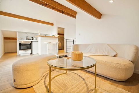 Checkmyguest vous propose ce charmant appartement climatisé de 25 m² pour 2 personnes. Idéalement situé en centre-ville, à proximité du port de Saint-Tropez et à proximité des attractions, des commerces et des plages, il est idéal pour un séjour en f...