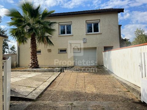 Maison familiale de 142 m² avec 5 chambres sur 2400 m² de terrain Située dans un environnement calme et verdoyant, cette maison de 142 m² habitables offre un cadre de vie idéal pour une famille à la recherche d'espace et de tranquillité. Elle se comp...