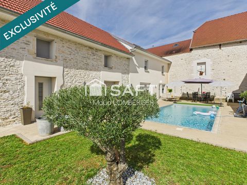 Maison chic et contemporaine en pierre avec piscine à VALAY