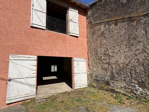 En exclusivité chez Arièg'immo By Sélection Habitat! Sur la commune de Ste Colombe sur l'Hers, dans le hameau de Rivals, venez découvrir cette bâtisse en pierre d'une surface au sol de 93 m². Le permis de construire à été accordé pour un projet de ma...