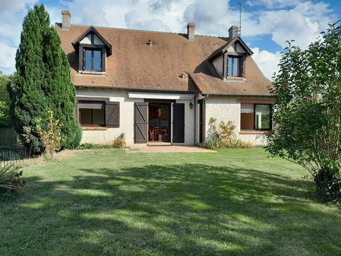 7 pièces, 5 chambres + 1 bureau. Très bon état. Plain-pied possible. Beaux volumes. Sous-sol total. Cadre verdoyant.