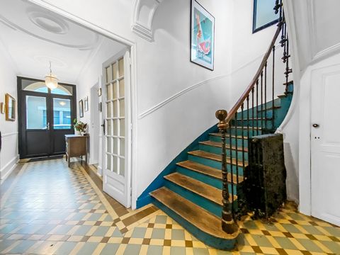 Ancien immeuble de rapport avec 2 entrées distinctes pouvant abriter 4 appartements