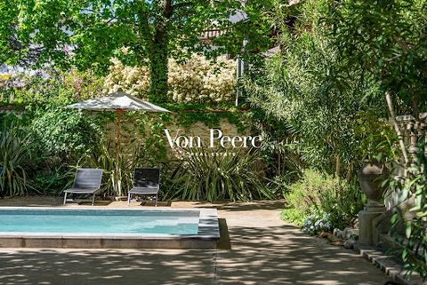 Located just steps from the Halles and the Maison Carrée in Nîmes, this exceptional 434 m² master house offers a refined living environment in the heart of one of the most sought-after neighborhoods of the ancient city. Set on a landscaped plot of 80...