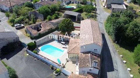 CHARENTAISE DE CHARME AVEC VERANDA, PISCINE, GARAGE