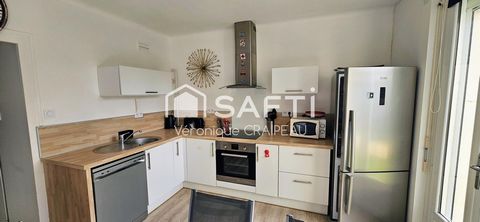 Maison de ville sur 2 niveaux avec 3 chambres, 1 cellier, garage et cour.